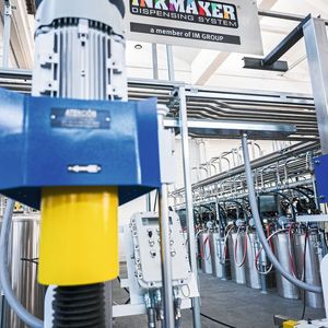 Innovative Dosier- und Mischsysteme von Inkmaker ermöglichen die exakte und reproduzierbare Herstellung von Tinten und Lacken.(Bild:  Vega)