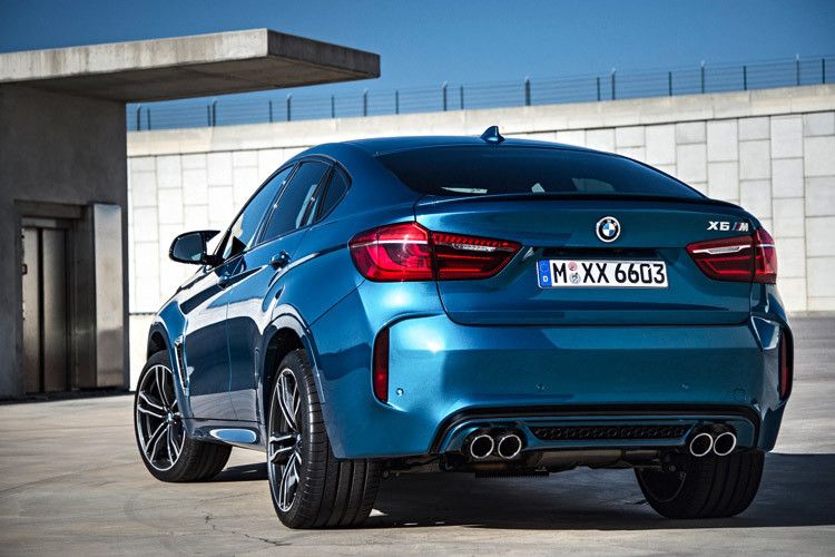 Der X6 M trägt Heckspoiler, dazu die vierflutige Abgasanlage. (Foto: BMW)