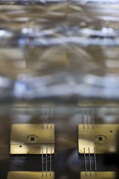 Konzentratorphotovoltaik: Fresnellinsen bündeln das Licht 500fach auf eine winzige Mehrfachsolarzelle.  (Bild: Deutscher Zukunftspreis, Ansgar Pudenz)