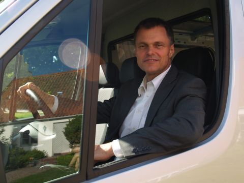 Dr. Wolfgang Schreiber, Vorstandssprecher von Volkswagen Nutzfahrzeuge, sieht in dem Crafter ein wettbewerbsüberlegendes Produkt. (Archiv: Vogel Business Media)