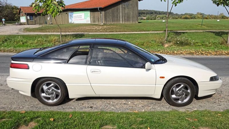 Da der Absatz hinter den Erwartungen zurückblieb – Subaru rechnete mit 10.000 Stück pro Jahr –, schoben die Verantwortlichen eine einfachere, ohne Allradantrieb ausgestattete Version nach. Von den weltweit von Mitte 1991 bis Ende 1997 etwa 25.000 gebauten Exemplaren gingen gerade einmal 854 nach Deutschland.  (Bild: Dominsky – VCG)