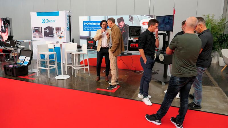 Capelec bietet die komplette Produktpalette rund um die Fahrzeugprüfung: von Abgasemissionen über die Überprüfung und Einstellung von Kfz-Scheinwerfern bis hin zu  Bremsen-, Stoßdämpfern- und Radlauf-Prüfgeräten. (Bild: Wenz | VCG)