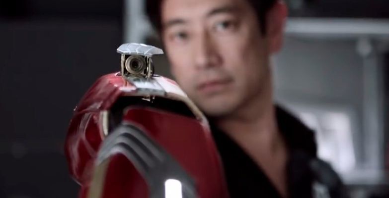 Mouser Innovation Lab: Iron-Man-Handschuh und Captain-America-Schild nachgebaut von Grant Imahara und Allen Pan (Bild: Mouser / Marvel)