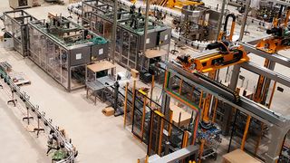 Für Senzani stehen die Sicherheit und die Produktivität der Maschinen im Mittelpunkt. Der italienische Verpackungsautomatenhersteller legt insbesondere Wert darauf, dass Projektierung und Engineering höchsten Anforderungen entsprechen. (Pilz GmbH & Co. KG)