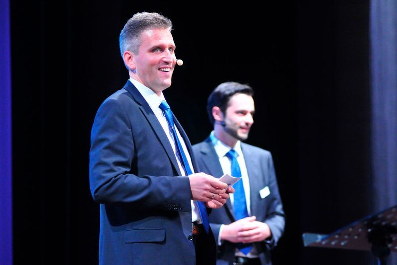 Führten durchs Programm: Obermeister Roland Hoier und sein Stellvertreter Marcus Eisner. (Zietz)