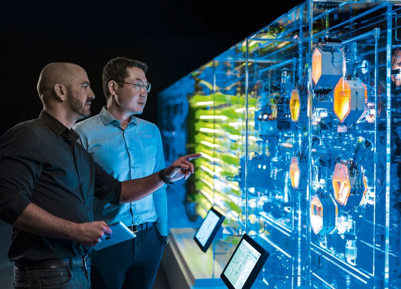 Mit der Automatisierungstechnik von Festo lässt sich Biomasse effizient, ressourcenschonend und im großen Maßstab kultivieren. (Bild: Festo)