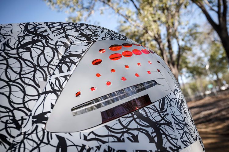 Die neue E-Klasse kann auch per Befehl vom Blinkerhebel die Spur wechseln. (Foto: Daimler)