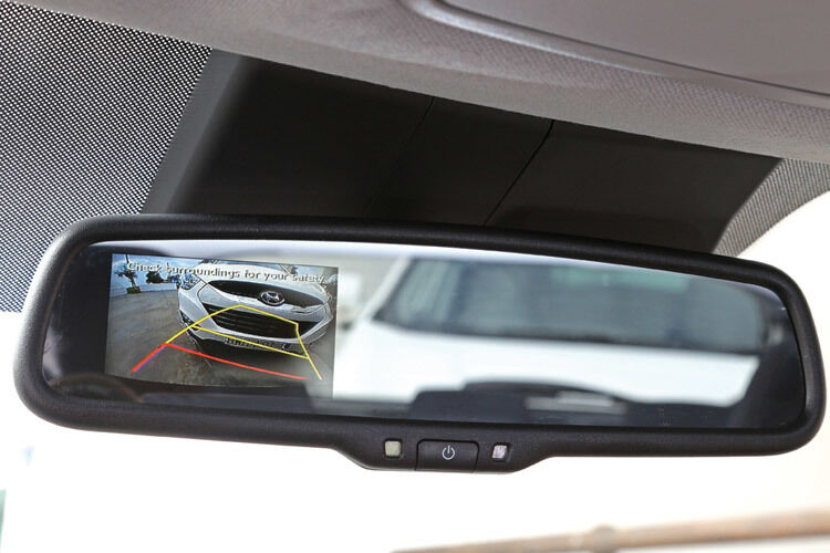 Die Rückfahrkamera lässt sich im Spiegel beobachten. (Foto: Hyundai)