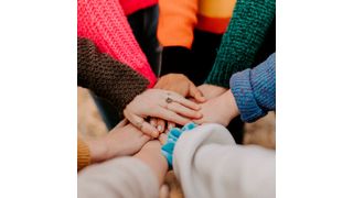 Basis für die erfolgreiche Zusammenarbeit zwischen Vertrieb und Marketing: Provisionsmodell abschaffen (gemeinfrei)