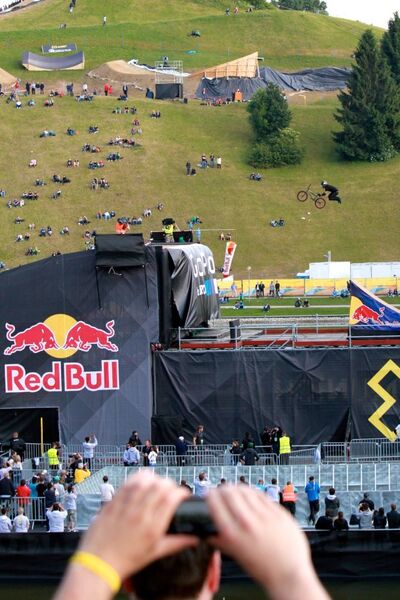 Schier unglaublich, in welche Höhen sich die Akteure beim „BMX Big Air Final Wettbewerb“ katapultierten. (Microsoft)