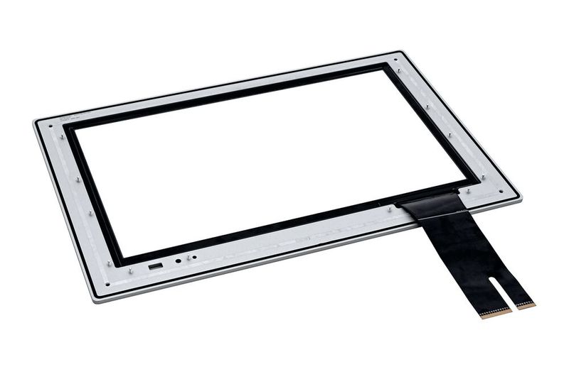 Rückseite (ergänzend zum vorherigen Bild) eines Touchpanels mit projiziert-kapazitivem Touchsensor, Alurahmen und Dichtung. (Bild: Gett)