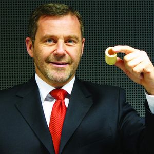 Gerhard Baus, Prokurist Kunststoff-Gleitlager bei igus: „Gestützt auf die per Datenbank dokumentierten empirischen Versuchsergebnisse lassen sich heute bei fast allen Anfragen zuverlässige Angaben zur Lebensdauer von iglidur-Gleitlagern machen“.