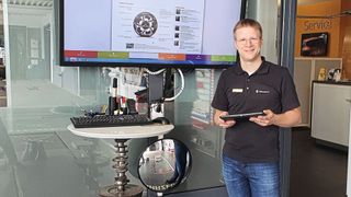 Jörg Rapp, Geschäftsführer des Autohauses Rapp, hat die Dialogannahme digitalisiert. (Bild: Mauritz/»kfz-betrieb«)