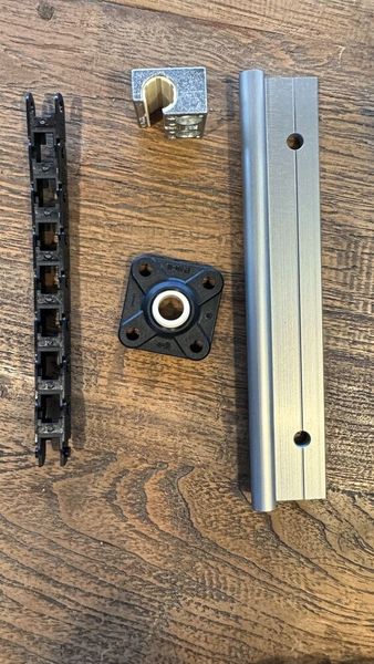 Die enge Zusammenarbeit von XL-Automaten und Igus zeigt sich besonders in der Auswahl der richtigen Komponenten, die zur Zuverlässigkeit und Langlebigkeit der Automaten beitragen. (Bild: Igus)