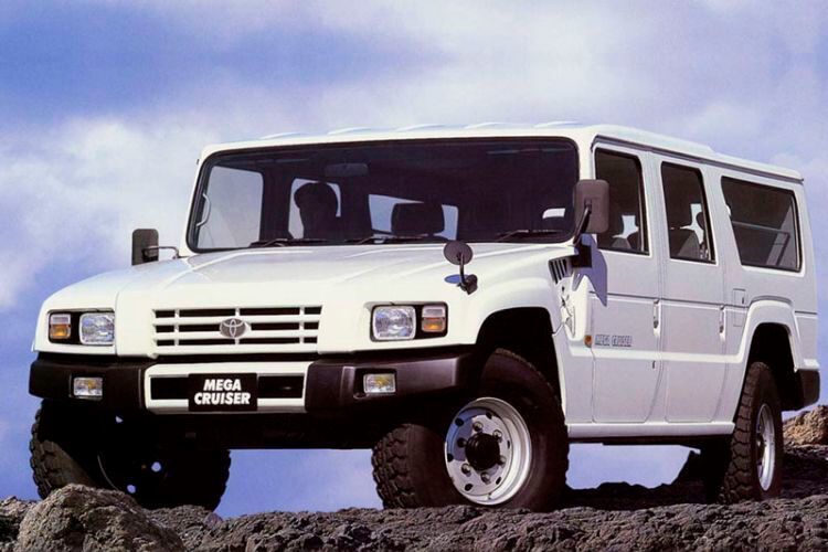 Der Mega Cruiser wurde ab 1995 hergestellt, ist aber seit 2002 nicht mehr als zivile Variante erhältlich. Nach Schätzungen von Alexander von Khuon wurden gerade mal zwischen 3.000 und 7.000 Exemplare gebaut – offizielle Zahlen nennt Toyota nicht. Kein Vergleich zu den gut 280.000 Stück des „Humvee“. (Toyota)