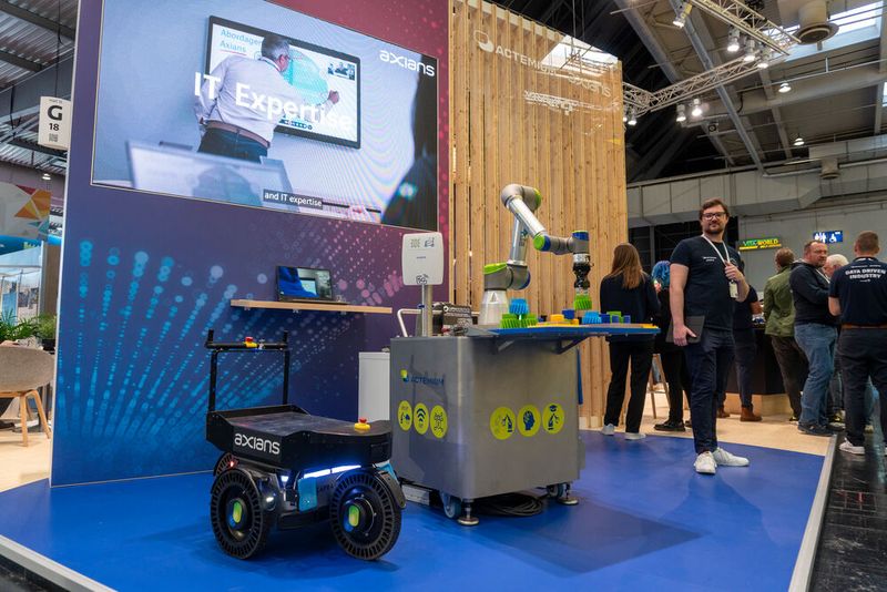 Axians in Deutschland gehört zum globalen Markennetzwerk für ICT-Lösungen von Vinci Energies. Das Unternehmen will Firmen, Kommunen und öffentliche Einrichtungen bei der Modernisierung ihrer digitalen Infrastrukturen mit einem ganzheitlichen ICT-Portfolio unterstützen. Hierzu zählen Cloud- und Data-Center-Infrastrukturen, Unternehmens- und Breitbandnetze, IoT-Lösungen sowie Managed Services. Zudem bietet Axians Softwarelösungen für die Abfallwirtschaft, Schüttgutindustrie, technischen Service und die öffentliche Verwaltung an. (Bild: Vogel Communications Group)
