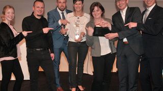 Das Team von AVS-Scholz freut sich über den Gewinn des ersten Autoberufe-Awards. (Zietz/»kfz-betrieb«)