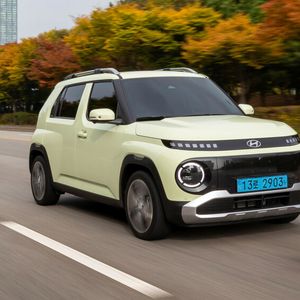 In der Basis hat der stets frontgetriebene Inster 71 kW/97 PS und einen 42-kWh-Akku an Bord.(Bild:  Hyundai)