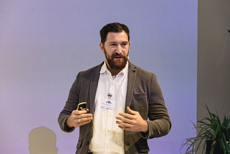 Erkut Sarikaya vom PTW-Darmstadt über die selbstlernende Werkzeugmaschine von morgen. (Bild: Stefan Bausewein)