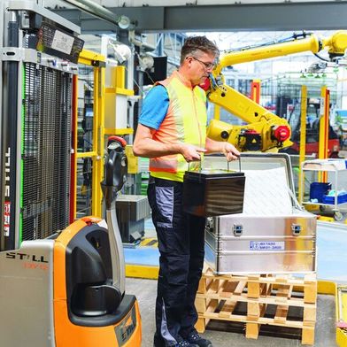 Der neue Zarges Akku Safe Universal XL ermöglicht sicheren Gefahrguttransport von großen Lithium-Ionen-Akkus. (Bild: Zarges)