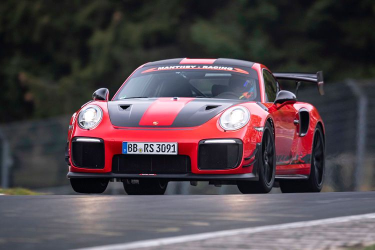 Einzige Modifikation im Vergleich zur bei Manthey Racing bestellbaren Version war bei der Rekordrunde aus Sicherheitsgründen ein Schalensitz aus dem Rennsport. (Bild: Porsche)