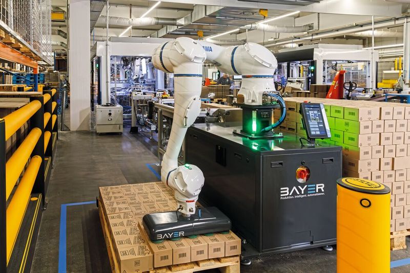 Zentrales Element der Lösung ist ein Cobot der Baureihe HC von Yaskawa, der mit einem von Bayer entwickelten Vakuumgreifer ausgestattet ist.  (Bild:  Yaskawa Europe)