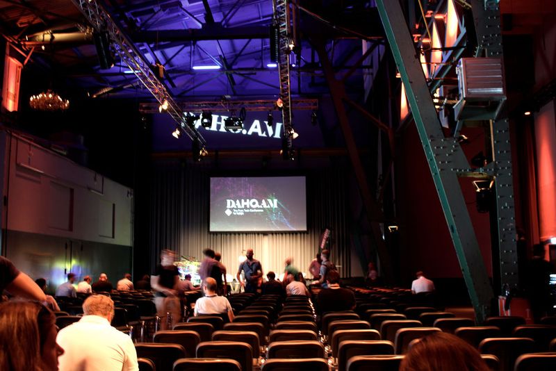 Die Veranstaltung bot neben 60 hochkarätigen Speakern auch Workshops und Unterhaltung. (Bild: Lisa Marie Waschbusch)