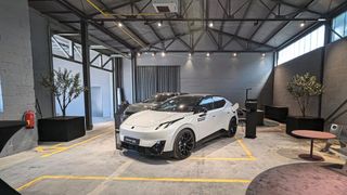 Die DNA der vom Hersteller selbst betriebenen Lynk & Co-Clubs wurde gekonnt in ein Retailkonzept überführt. (Bild: Mauritz – VCG)