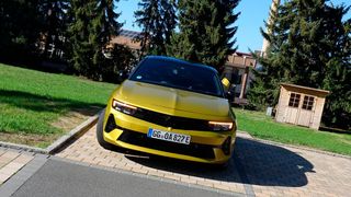 Der neue Astra ist die zwölfte Kompaktwagen-Generation von Opel und die sechste unter dem Namen Astra. (Bild: Rosenow – »kfz-betrieb«)