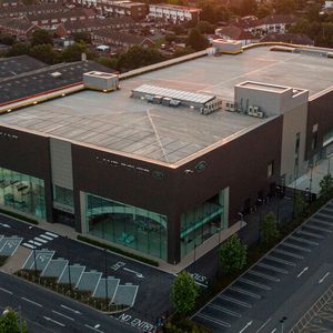 Beim Bau wurde konsequent auf Nachhaltigkeit gesetzt. (Bild:  Jaguar Land Rover)