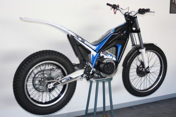 Die EM 5.7 bringt gerade einmal 70 kg auf die Waage (Bild: Electric Motion)