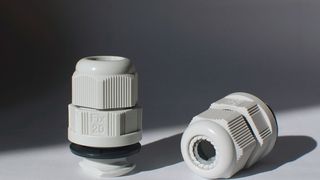 Mit der Kabelverschraubung Perfect Fix von Jacob entfällt die Montage einer Kontermutter im Gehäuseinneren.  (Bild: Jacob)