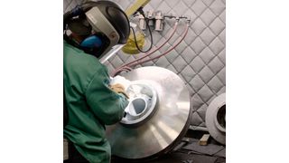 Spezielle Reinigungs- und Poliergeräte runden den Prozess ab. (Sulzer)