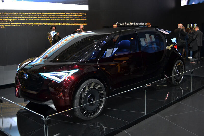 Toyota zeigt außerdem die Brennstoffzellen-Studie „Fine Comfort Ride“... (Seyerlein/»kfz-betrieb«)