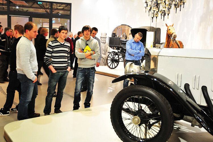 Am Tag vor dem Wettkampf konnten sich die Teilnehmer die Fahrzeugsammlung des Technischen Museums in Berlin anschauen. (Foto: Schmidt)