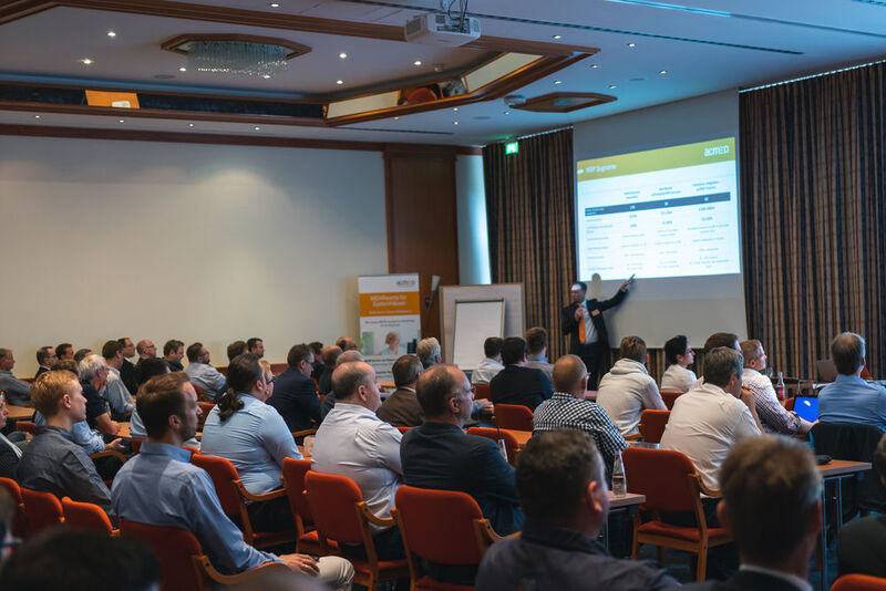 Danach folgte direkt die Keynote von Henning Meyer (acmeo). (acmeo)