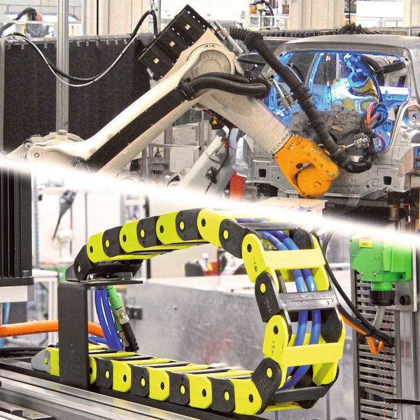 Die Advanced Shielding Technology sorgt auch in schock- und vibrationsintensiven Applikationen für eine sichere Schirmanbindung. (Phoenix Contact)