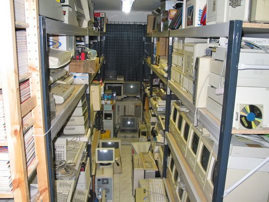 Die Gesellschaft für historische Rechenanlagen betreibt das Münchner Computermuseum. Hier ein Blick in die Mikrocomputer-Sammlung.(Computermuseum München)