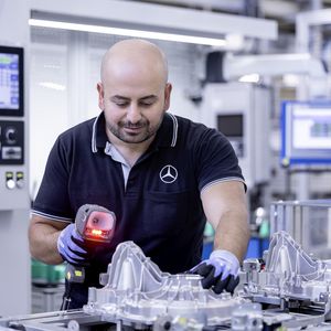 Rund 23.000 Menschen arbeiten im Werk in Untertürkheim – 13.500 davon in der Produktion.(Bild:  Mercedes-Benz)