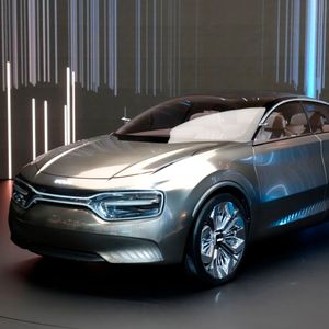 An der „Tigernase“ ist der Neuling sofort als Kia zu erkennen – nur umfasst das Markengesicht bei der Studie auch die Scheinwerfer.