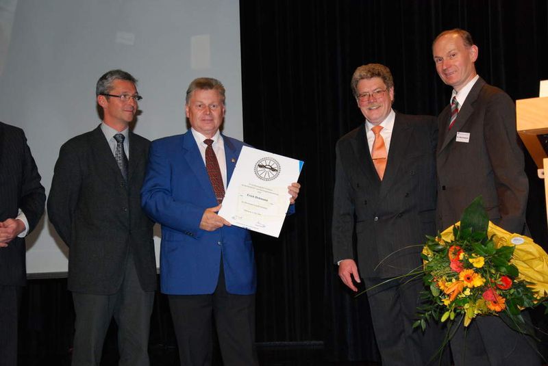 Ehrung für den Einsatz: Erich Dohmann ist seit vielen Jahren Meisterbeisitzer, Mitglied im Meisterprüfungsausschuss, Mitglied im Vorstand der Kreishandwerkerschaft und Mitglied der Vollversammlung der Handwerkskammer. (Archiv: Vogel Business Media)