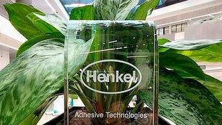 Mit dem Supplier Award 2021 ehrt Henkel Adhesive Technologies jetzt drei verdiente Zulieferpartner. Die Ausgezeichneten heißen BASF, Eastman und Schütz. Hier mehr dazu. (Henkel Adhesive Technologies)