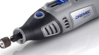 Mit dem Dremel 8100 kann man schleifen, polieren, fräsen und schneiden. (Foto: Bosch)