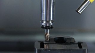 Schnell, zuverlässig und genau: Das Spannsystem «powRgrip» spannt innerhalb von knapp 15 Sekunden in einem automatischen Ablauf Bohr- und Fräswerkzeuge für HSC- und HPC-Bearbeitung. (Bild: Rego-Fix)