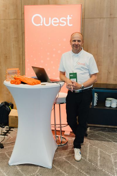 Andreas Schmiedler (Quest) hatte Data-Protection-Tipps und Give-Aways dabei. (Bild: Vogel IT-Akademie)