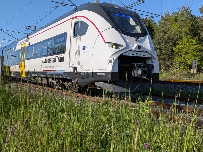 A Mireo train from Siemens Mobility was used in the “Automated Train” project for a fully automated delivery and return trip on the open rail network.(Source:  Siemens Mobility)