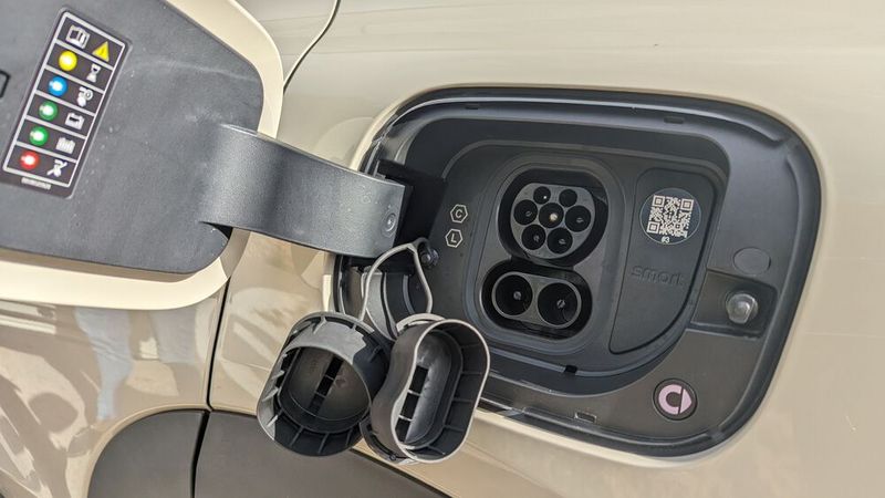 Schnellladen ist in der getesteten Ausstattung  „Premium“ mit 150 kW möglich.  (Bild: Simon – VCG)