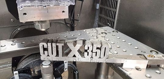 La pièce de démonstration fabriquée par électro-érosion à fil présentée au SIAMS. La pièce de démonstration fabriquée par électro-érosion à fil présentée au SIAMS.