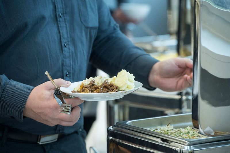 Der Kongress und die Tischmesse im Foyer boten einen angenehmen Rahmen für Gespräche und das Networking. (Thomas Entzeroth)