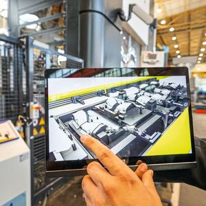 Innovatives Bedienkonzept Smart Assist für die Servopresse MSP 400.